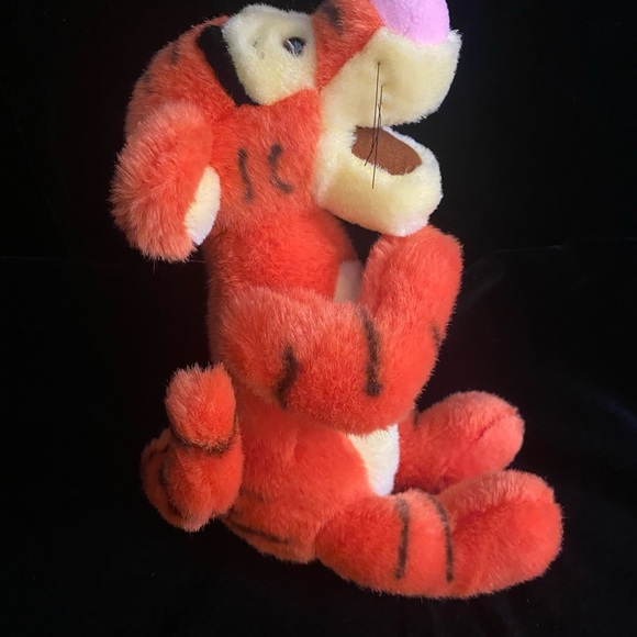 Vintage Tigger from Disneyland stuffed animal plush - Picture 4 of 8